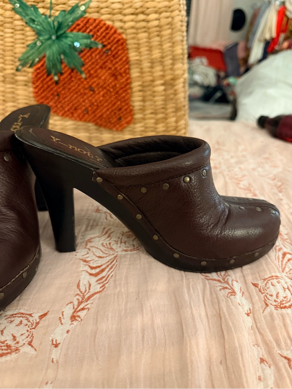 Vintage Y2K Women's Brown Studded Leather Mule Heels Clogs Boho Festival 2000s - Picture 4 of 9